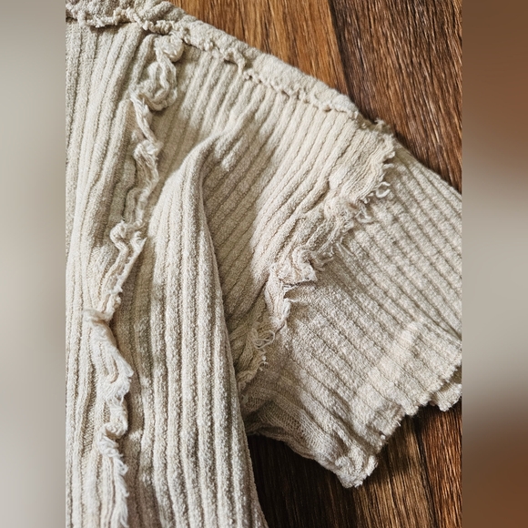 Easel Oversized Ribbed Ruffle Top – Size Small (NWT) - Picture 5 of 6